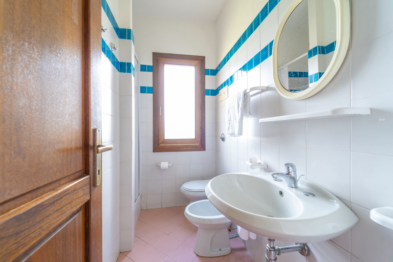 Bathroom 3, Appartamenti Le Carrube vicini al mare, Nuoro