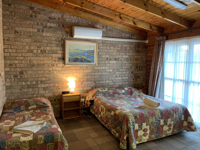 Bedroom 2, Lightning Ridge Outback Resort & Caravan Park, Walgett