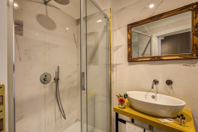 Bathroom 5, Little Queen Pantheon Residence, Rome