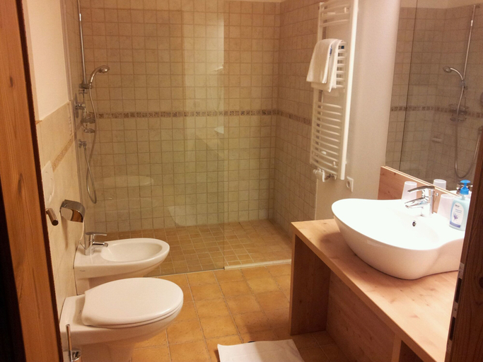 Bathroom 4, Argentum, Bolzano