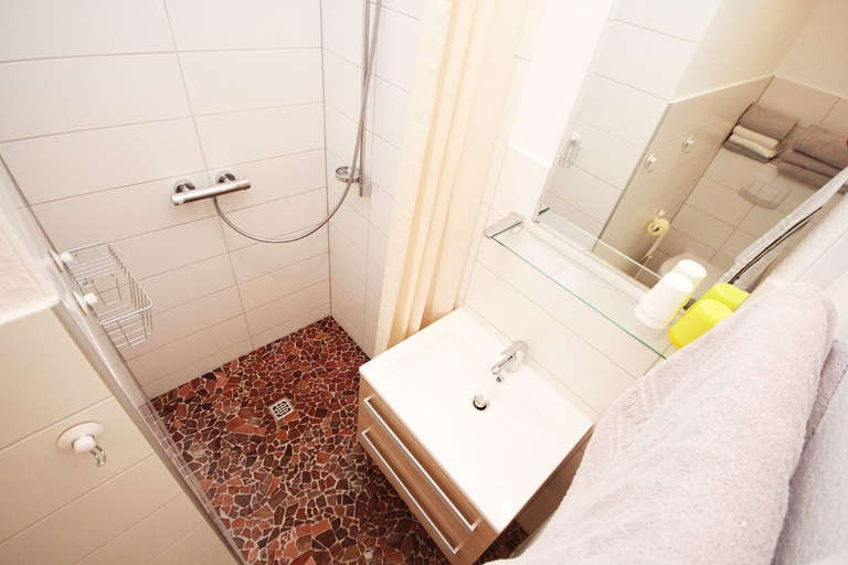 Bathroom 4, Kalkberg Ferienwohnungen, Segeberg
