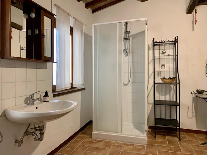 Bathroom 5, A Palazzo, Pesaro E Urbino