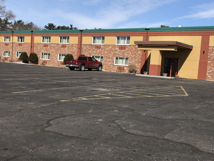 Exterior & Views 2, Posh Inn & Suites, Wood