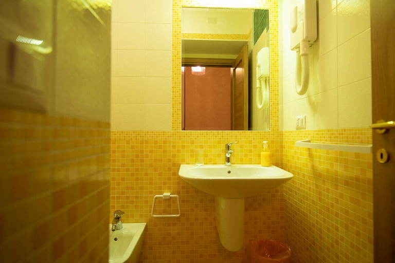 Bathroom 3, B&B al Centro Storico, Napoli