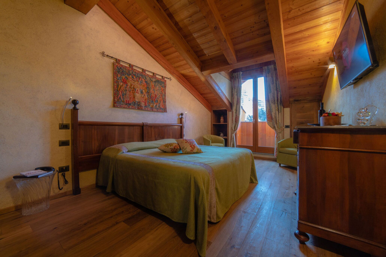 Bedroom 2, Wine-Farm La Source, Aosta