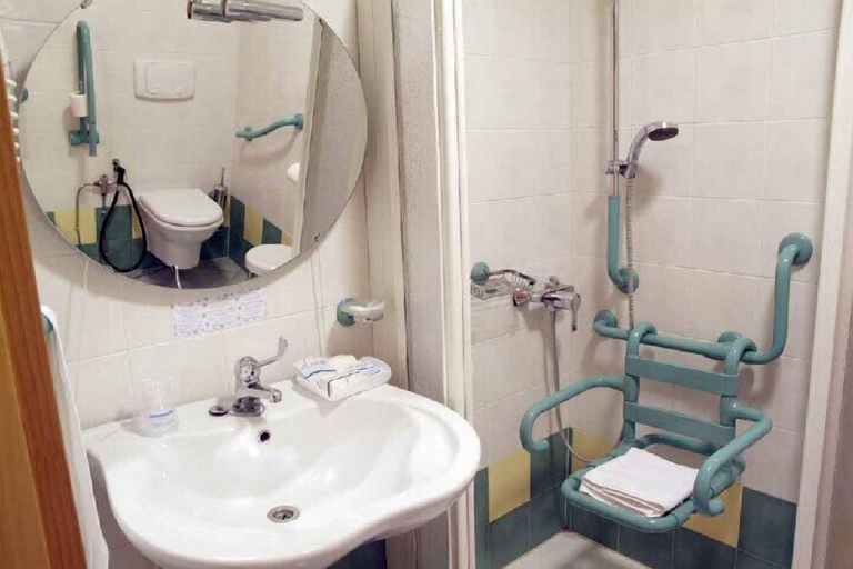 Bathroom 5, Hotel Rialto, Gorizia