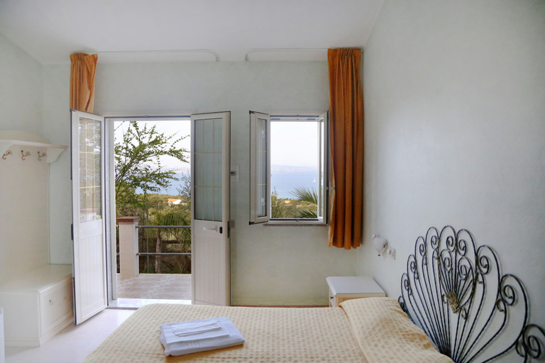 Bedroom 1, Hotel Paola, Carbonia-Iglesias