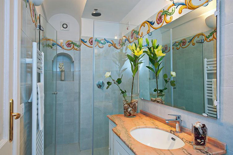 Bathroom 5, Villa Yiara, Salerno
