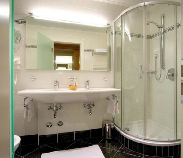 Bathroom 5, Hotel Post, Bolzano