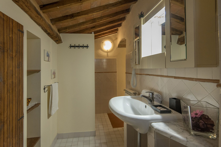 Bathroom 3, La Torre Della Rocca, Siena