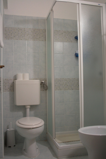 Bathroom 4, Hotel Risorgimento, Siena