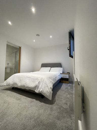 Bedroom 3, Luxury 2-bed Apartment in Manchester With Parking, Manchester