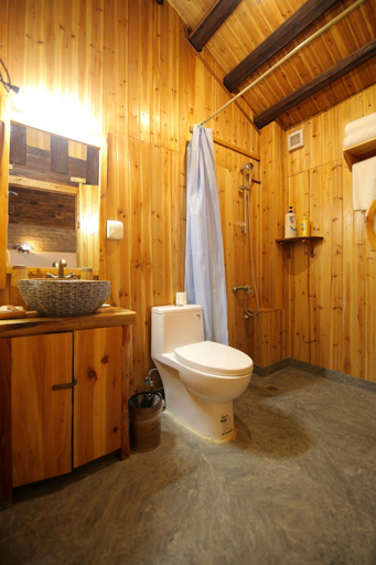 Bathroom 4, Yangshuo Governor's Mansion Hotel, Guilin