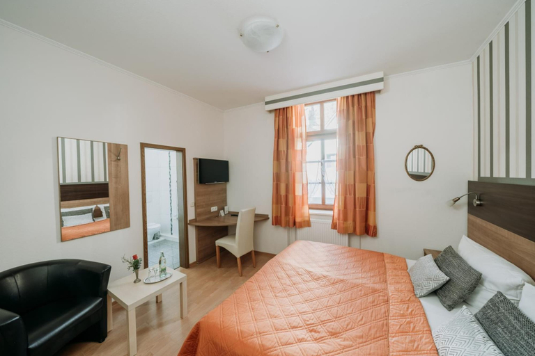 Bedroom 4, Fränkischer Gasthof Hotel Zum Koppen, Main-Spessart