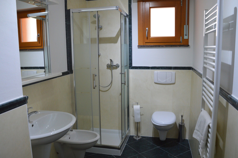 Bathroom 3, ApartHotel Capitol, Gorizia
