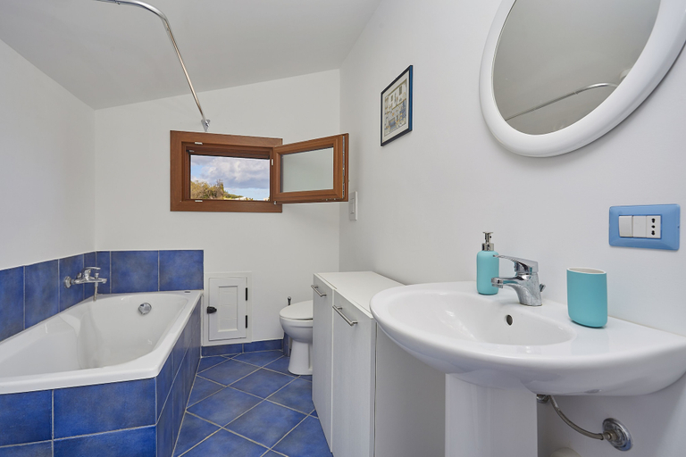 Bathroom 2, Villa Ananda, Trapani