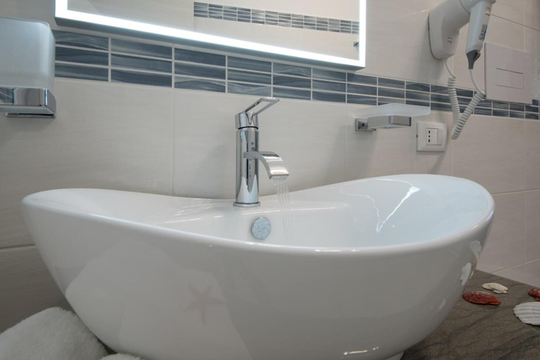 Bathroom 5, La Dimora del Pescatore, Trapani