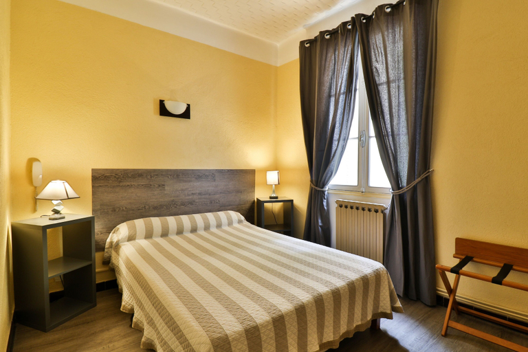 Bedroom 3, Hotel Le Jaures, Var