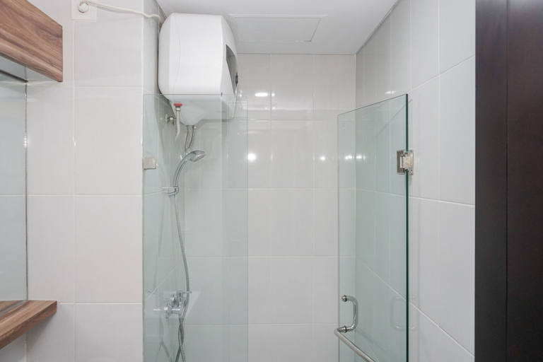 Bathroom 3, Premium Relaxing 2BR at Casa de Parco Apartment, South Tangerang