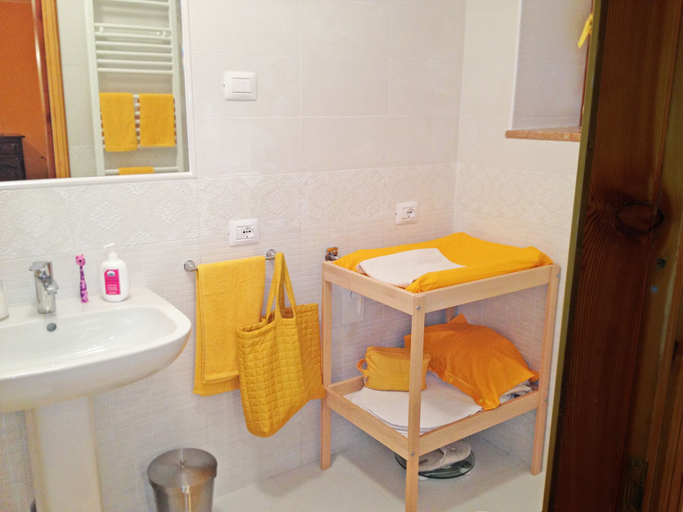 Bathroom 3, Villa Margiò, Verona