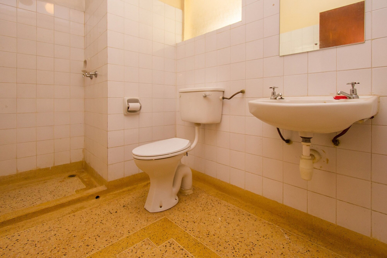 Bathroom 4, Afralti Guest House, Dagoretti North