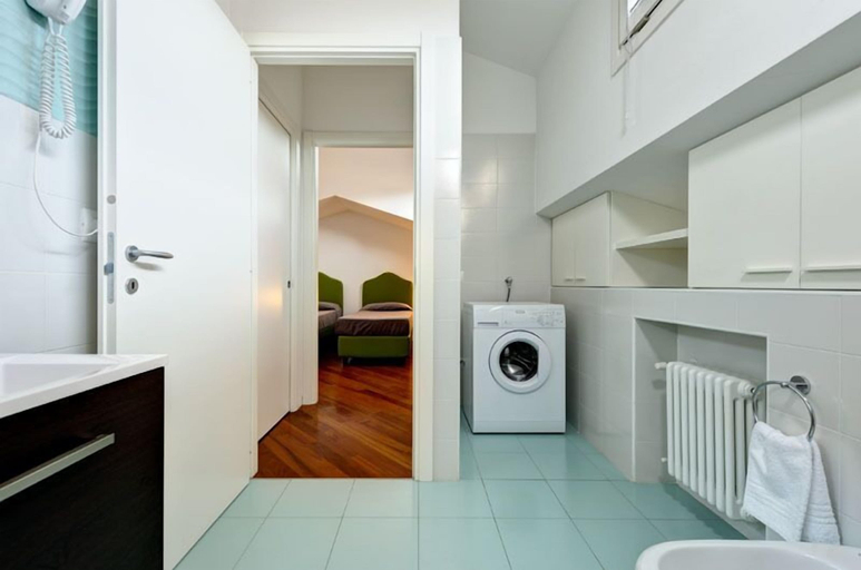 Bathroom 4, My House Apartments Cremona, Cremona