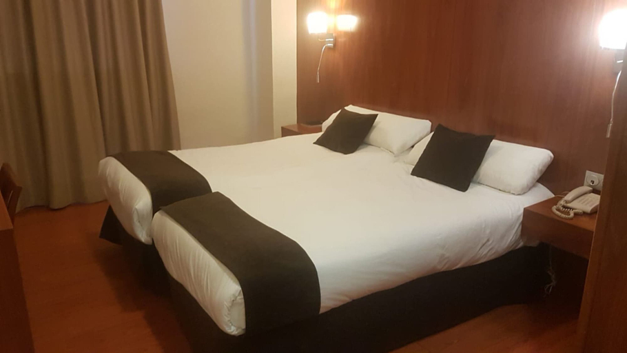 Bedroom 3, Hotel Familia Conde, Huelva