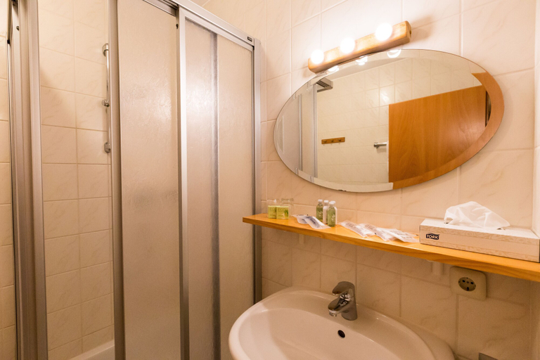 Bathroom 5, Landhotel Maiergschwendt by DEVA, Traunstein