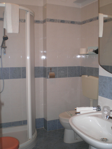 Bathroom 4, Hotel Elizabeth, Lucca