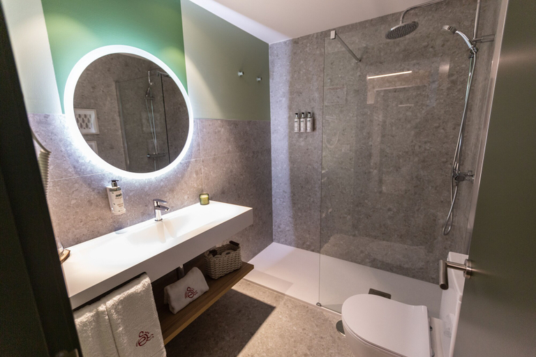 Bathroom 4, Hotel Ecos del Sella, Asturias