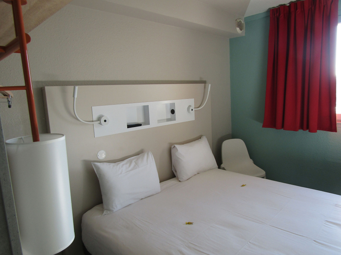 Bedroom 3, Ibis Budget Chilly Mazarin Les Champarts, Essonne