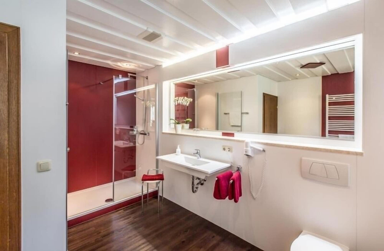 Bathroom 5, Landhotel Weißer Hahn, Donau-Ries