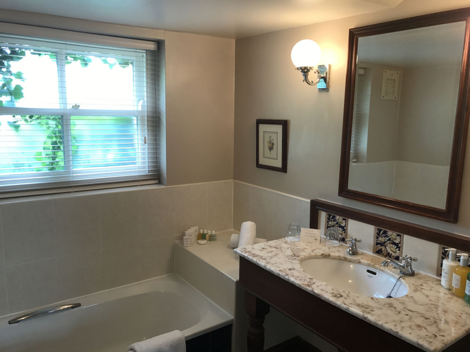 Bathroom 5, Crown Hotel, Cumbria