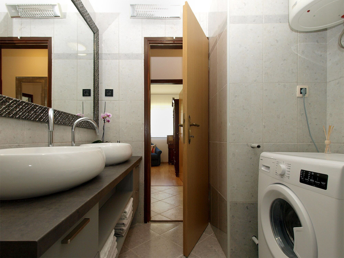 Bathroom 3, Apartment 1868, Pula