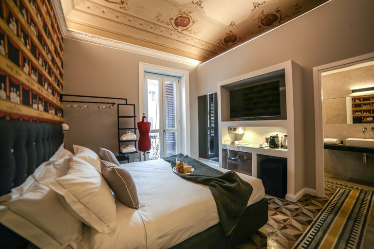 Bedroom 4, Family Affair, Palermo
