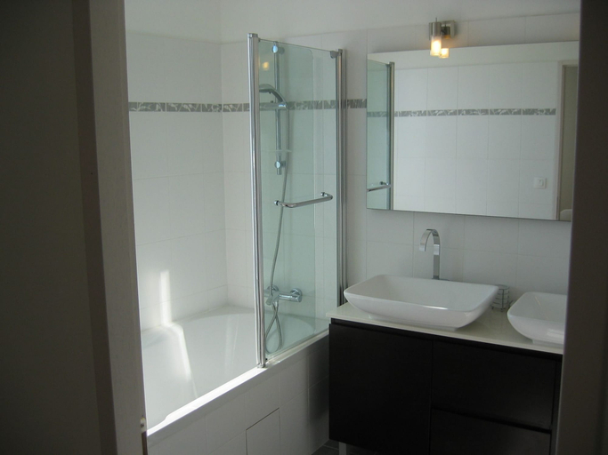 Bathroom 3, Résidence le Beau Site, Hautes-Pyrénées