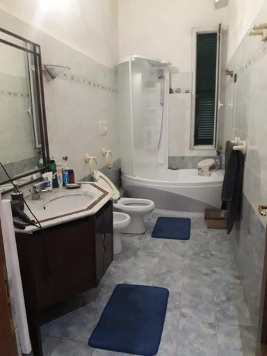 Bathroom, Modern and Cosy Apartment in Genoa, Italy, Genova