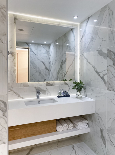 Bathroom 5, Ajax Hotel