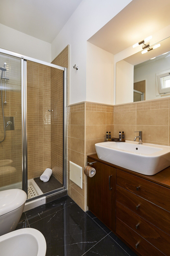 Bathroom 5, Donna Teresa Guest House, Lecce