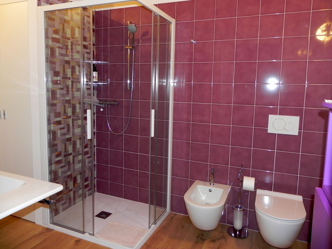 Bathroom 5, da Meri Locazione Turistica Appartamento, Treviso