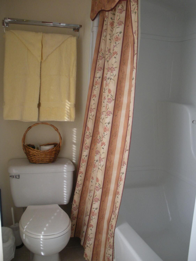 Bathroom 3, Cote's Bed & Breakfast Inn, Victoria