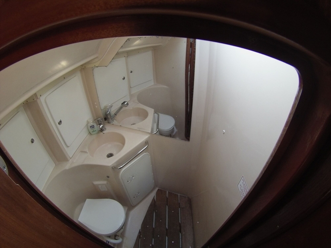 Bathroom, Waypoint Azzurra, Bari
