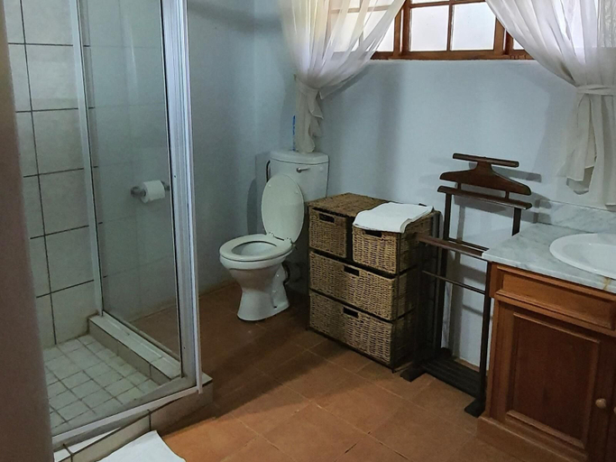 Bathroom 3, Glen Afric Country Lodge, Bojanala