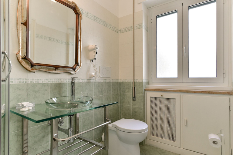 Bathroom 4, Domus Bella Roma, Rome