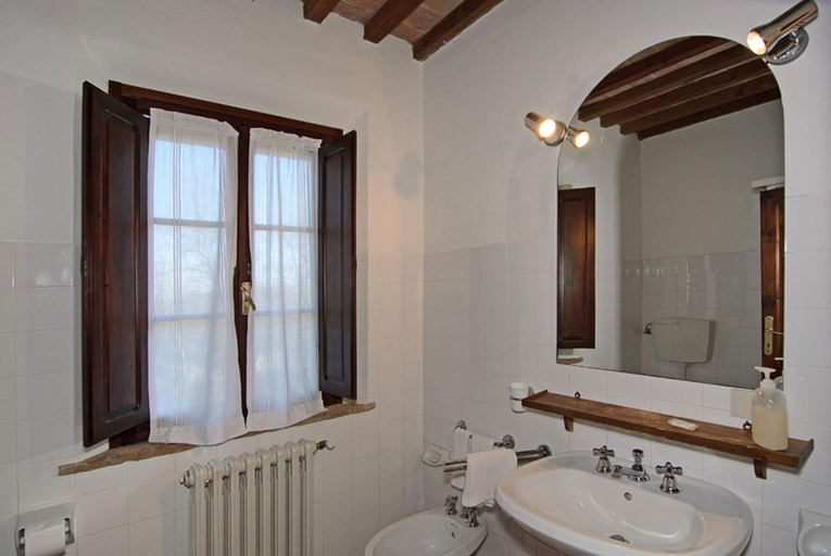 Bathroom 4, Badia Di Morrona, Pisa