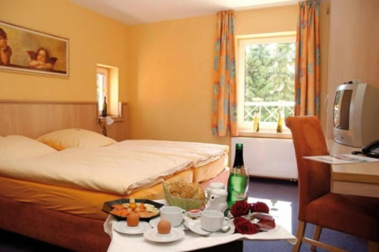 Bedroom 3, Hotel Landrestaurant Schnittker, Paderborn