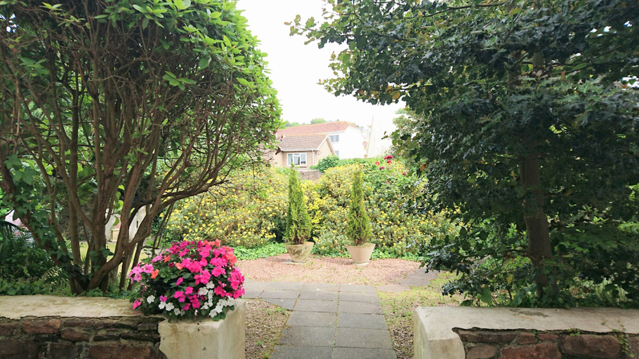Others 4, Sarum Hotel