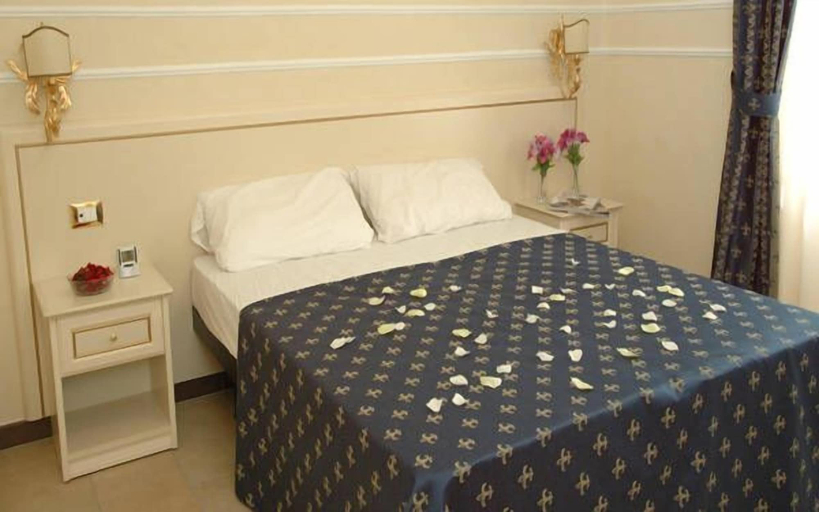 Bedroom 2, Fitzroy Allegria Suites, Rome