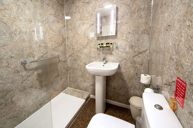 Bathroom 3, Maypole Inn, North Yorkshire