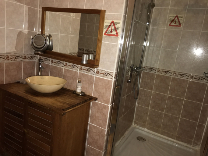 Bathroom 5, Jasserie Les Airelles, Puy-de-Dôme